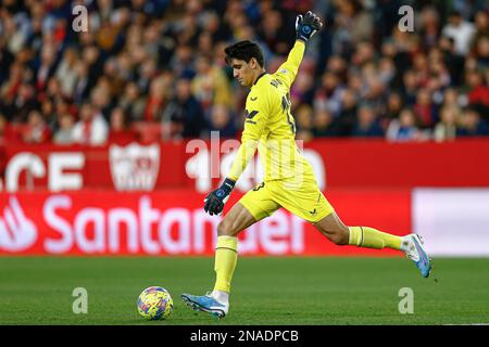 Yassine Bounou Bono vom FC Sevilla während des Spiels La Liga zwischen dem FC Sevilla und dem RCD Mallorca am 11. Februar im Stadion Sanchez Pizjuan in Sevilla, Spanien. (Foto: Antonio Pozo / PRESSIN) Stockfoto