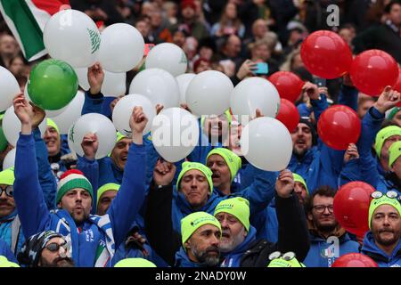 Italienische Fans beim zweiten Spiel der Six Nations Championship 2023 zwischen England und Italien im Twickenham Stadium in London, Großbritannien, 12. Februar Stockfoto