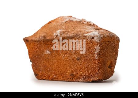 Ein Cupcake mit Rosinen auf weißem Hintergrund. Muffin. Stockfoto