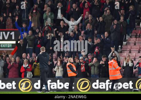 Der Manager von Newcastle United, Eddie Howe, begrüßt die AFC Bournemouth Fans in Vollzeit - AFC Bournemouth gegen Newcastle United, Premier League, Vitality Stadium, Bournemouth, Großbritannien - 11. Februar 2023 nur redaktionelle Verwendung - es gelten Einschränkungen für DataCo Stockfoto