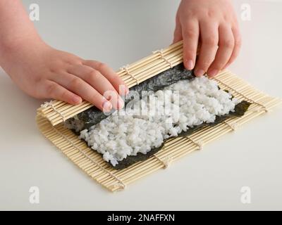 Schritte für Sushi, Schritt 7 Stockfoto