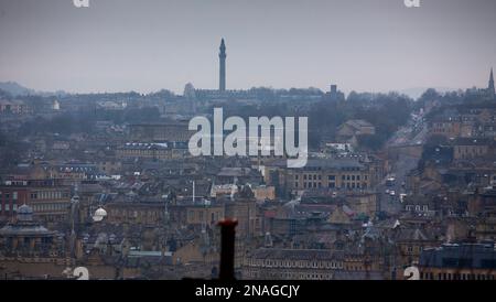 Halifax ist eine Minster- und Marktstadt im Metropolitan Borough of Calderdale in West Yorkshire, England. Es ist das Handels-, Kultur- und Verwaltungszentrum des Bezirks und der Hauptsitz des Calderdale Council. Im 15. Jahrhundert wurde die Stadt zu einem wirtschaftlichen Zentrum des alten West Riding of Yorkshire, vor allem in der Wollherstellung. Halifax ist die größte Stadt im Großraum Calderdale. Halifax war während der industriellen Revolution eine florierende Mühlenstadt. Stockfoto