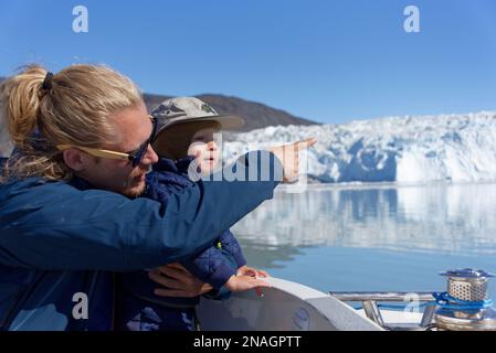 Besuch des kalbenden Gletschers in Grönland Stockfoto