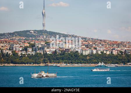 Camlica Rundfunkturm. Bosporus-Straße. Istanbul, Türkei Stockfoto