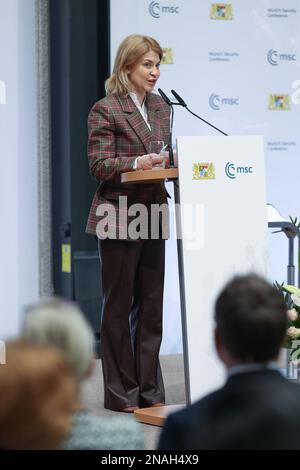 Berlin, Deutschland. 13. Februar 2023. Der stellvertretende ukrainische Ministerpräsident Olha Stefanischyna spricht zu Beginn der Münchner Sicherheitskonferenz (MSC) in der bayerischen Landesvertretung. Kredit: Jörg Carstensen/dpa/Alamy Live News Stockfoto