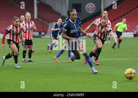 Sheffield, Großbritannien. 12. Februar 2023. Sheffield, England, Februar 12. 2023: Mel Johnson kontrolliert den Ball während Sheffield United gegen Charlton Athletic - Bramall Lane, Sheffield (Sean Chandler/SPP) Credit: SPP Sport Press Photo. Alamy Live News Stockfoto