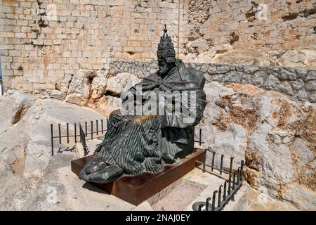 Monument to Pope Pedro de Luna (1342-1423), also known as Benedict XIII or Papa Luna, Peniscola, Province of Castellon, Costa del Azahar, Valencia Stock Photo