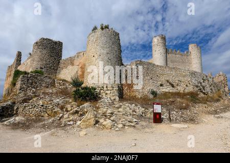 Ruinen des Castillo de Xivert, ursprünglich eine muslimische Festung aus dem 11. Jahrhundert, in der Nähe von Alcala de Xivert, Sierra de Irta, Provinz Castellon Stockfoto