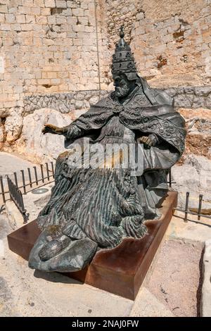 Monument to Pope Pedro de Luna (1342-1423), also known as Benedict XIII or Papa Luna, Peniscola, Province of Castellon, Costa del Azahar, Valencia Stock Photo