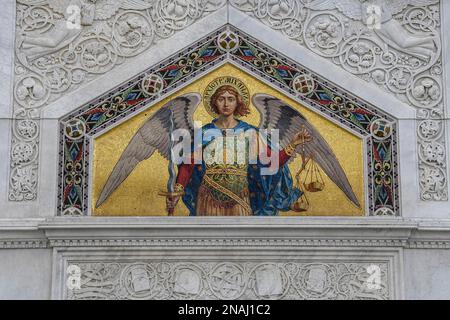 Mosaik an der Fassade der Dreifaltigkeitskirche und St. Spyridon, Serbisch-Orthodoxe Kirche, Triest, Friaul-Julisch Venetien, Italien Stockfoto