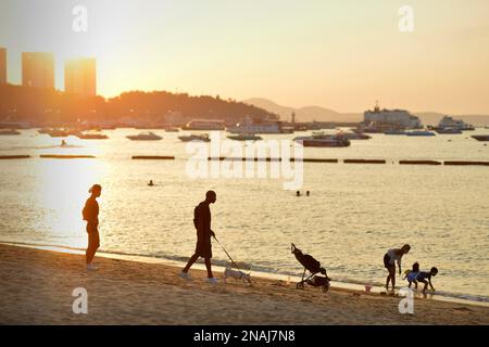 Leute auf Pattaya Beach Thailand Stockfoto