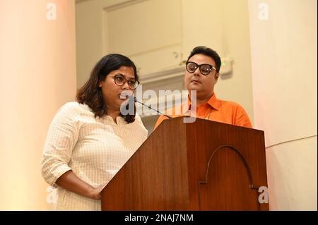 Kalkutta, Indien. 12. Februar 2023. Direktor von Kalkutas legendärem Süßwarenladen Jugal hält eine Rede bei Jugals 100-jähriger Feier im Rathaus von Kalkutta. (Kreditbild: © Suraranjan Nandi/Pacific Press via ZUMA Press Wire) NUR REDAKTIONELLE VERWENDUNG! Nicht für den kommerziellen GEBRAUCH! Stockfoto