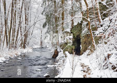 Felsdurch Fernwanderweg Selketalstieg Stockfoto