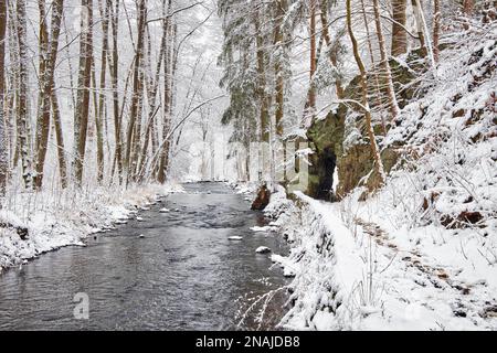 Felsdurch Fernwanderweg Selketalstieg Stockfoto