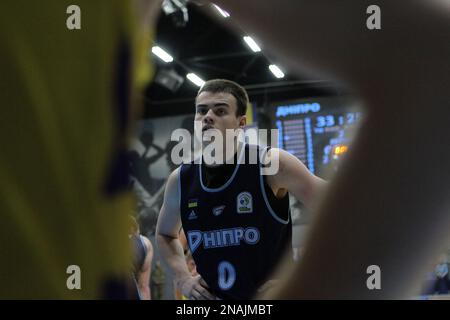 DNIPRO, UKRAINE - 11. FEBRUAR 2023 - Wachmann Dmytro Kachanov von BC Dnipro wird während des Spiels der ukrainischen Superliga Parimatch Runde 18 gezeigt Stockfoto