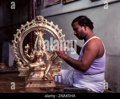 Handwerk, Bronzearbeiten im Swamimalai bei Kumbakonam, Tamil Nadu, Indien Stockfoto