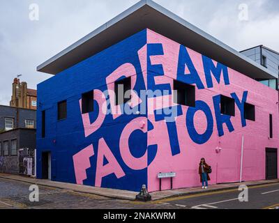 Dirty House Dream Factory London Chance St Shoreditch London. Architekt David Adjaye. Dirty House Dream Factory Gemälde in Londons Shoreditch. Stockfoto