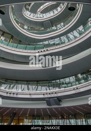 500 Meter (1.640 Fuß) innerer spiralförmiger Fußweg des Rathauses, Southwark. Ehemaliger Hauptsitz der Greater London Authority & Mayor of London. Stockfoto