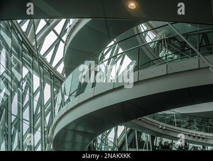 500 Meter (1.640 Fuß) innerer spiralförmiger Fußweg des Rathauses, Southwark. Ehemaliger Hauptsitz der Greater London Authority & Mayor of London Stockfoto