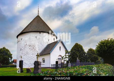 NY Kirke, Neue Kirche eine alte runde Kirche aus dem 12. Jahrhundert befindet sich im Dorf Nyker, Insel Bornholm, Dänemark Stockfoto