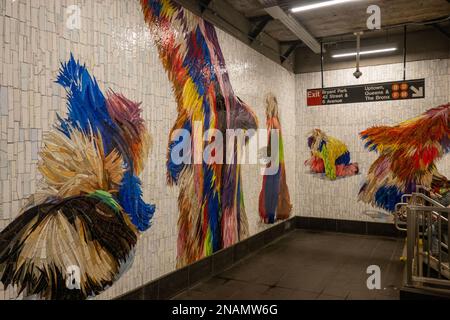 Nick Cave Alle, alle, alle gleich Alle Wandmosaike Kunstwerke in der U-Bahn-Station Times Square 42. Street in Manhattan NYC Stockfoto