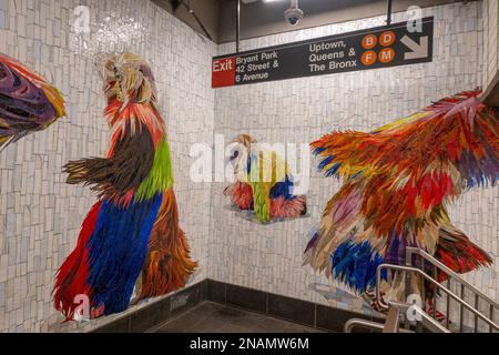 Nick Cave Alle, alle, alle gleich Alle Wandmosaike Kunstwerke in der U-Bahn-Station Times Square 42. Street in Manhattan NYC Stockfoto