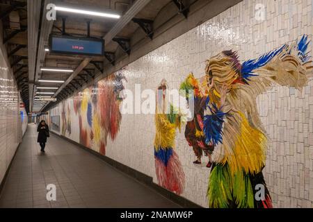 Nick Cave Alle, alle, alle gleich Alle Wandmosaike Kunstwerke in der U-Bahn-Station Times Square 42. Street in Manhattan NYC Stockfoto