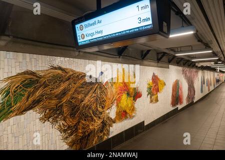 Nick Cave Alle, alle, alle gleich Alle Wandmosaike Kunstwerke in der U-Bahn-Station Times Square 42. Street in Manhattan NYC Stockfoto