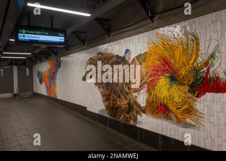 Nick Cave Alle, alle, alle gleich Alle Wandmosaike Kunstwerke in der U-Bahn-Station Times Square 42. Street in Manhattan NYC Stockfoto