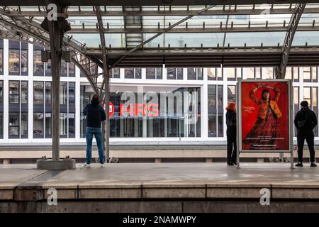 Bild des HRS-Gruppenzeichens am Hauptsitz in Köln. Die HRS Group (HRS for Hotel Reservation Service) ist ein internationales Unternehmen Stockfoto