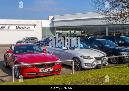 2015 BMW Z4 Sdrive20I; Roadster Benzin & 1997 ccm BMW. Und BMW 218I Sport. Neue gebrauchte und zugelassene Fahrzeuge beim BOWKER-Autohändler in Preston, Großbritannien Stockfoto