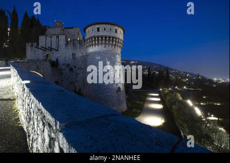 Italien, Bergamo und Brescia – Hauptstädte der italienischen Kultur 2023. Bild: Brescia, Nachtschau Foto © Matteo Biatta/Sintesi/Alamy Stock Ph Stockfoto