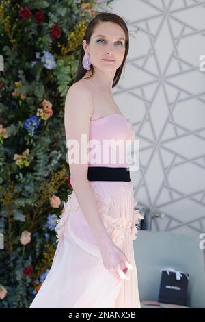 Madrid, Spanien. 13. Februar 2023. Ein Model auf der Laufbahn auf der Inuñez Modenschau während der Madrid EsModa Madrid Fashion Week in Madrid. Kredit: SOPA Images Limited/Alamy Live News Stockfoto