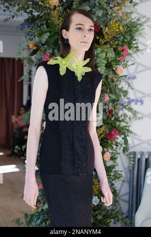 Ein Model auf der Laufbahn auf der Inuñez Modenschau während der Madrid EsModa Madrid Fashion Week in Madrid. (Foto: Atilano Garcia / SOPA Images / Sipa USA) Stockfoto