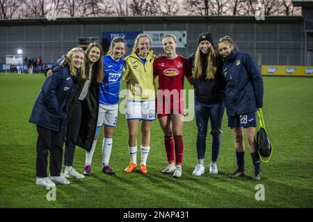 Hoffenheim, Deutschland. 12. Februar 2023. FLYERALARM Frauen-Bundesliga Match zwischen TSG 1899 Hoffenheim und FC Köln im Dietmar-Hopp Stadion, Hoffenheim, Deutschland (Foto: Dana Roesiger/Sports Press Photo/C - EINSTÜNDIGE FRIST - FTP NUR AKTIVIEREN, WENN BILDER WENIGER ALS EINE STUNDE ALT sind - Alamy) Guthaben: SPP Sport Press Photo. Alamy Live News Stockfoto