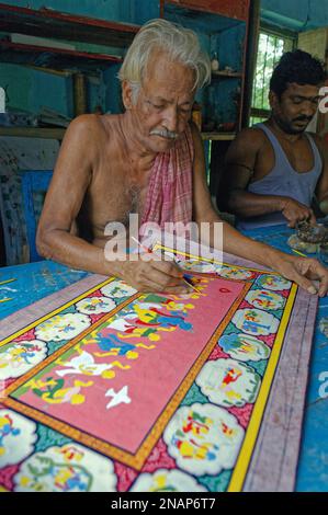 07 25 2007-Kunsthandwerk; Raghurajpur genannt Künstlerdorf; berühmt für die Herstellung von Patta Chitras; Puri; Bhubaneswar Orissa INDIEN asien Stockfoto