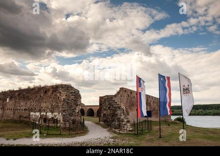 Bild der Festung Sabac, oder Sabacka tvdjava, während eines bewölkten Nachmittags in Sabac, Serbien. Die Festung Sabac ist eine Festung neben dem modernen Šabac, Stockfoto