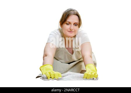 Eine Frau wäscht den Boden mit einem Lappen, wenn sie die Hausküche reinigt, isoliert auf weißem Hintergrund Stockfoto