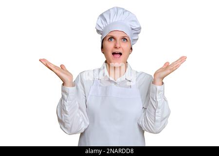 Enthusiastische Chefköchin mit einem fröhlichen Lächeln auf dem Gesicht auf einem isolierten weißen Hintergrund, Modell-Kopierraum, isoliert auf einem weißen Hintergrund Stockfoto