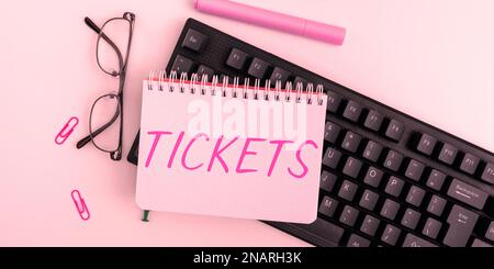 Konzeptausstellung Tickets, Word geschrieben auf Kleinpapier, gekauft, um Zugang zu Service oder Show zu bieten Stockfoto