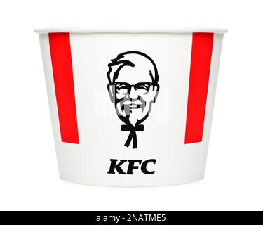 KFC Bucket aus einem Kentucky Fried Chicken Fast Food Restaurant, Großbritannien Stockfoto