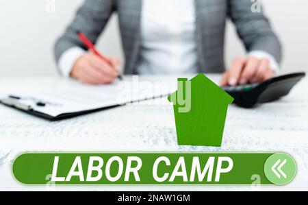 Schreiben mit Text Labor Camp. Die Wirtschaft zeigt eine Strafkolonie, in der Zwangsarbeit geleistet wird Stockfoto