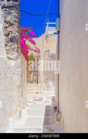 Typisch griechisches Dorf Emporio, Insel Santorin, Griechenland Stockfoto