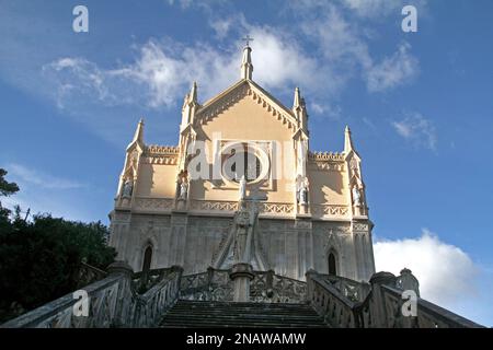 Gaeta, Italien. Monumentale Treppe nach St. Franziskus von Assisi Kirche. Stockfoto