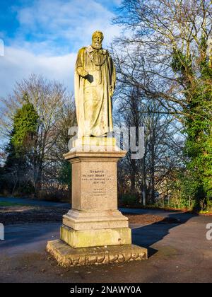 Statue von Stafford Henry Northcote, 1. Earl of Iddesleigh, in Northernhay Gardens, Exeter, Devon, Großbritannien. Stockfoto