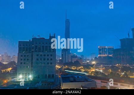 Kuala Lumpur, Malaysia - 5. Februar 2023 - Stadtbild von Kuala Lumpur während der blauen Zeiten Stockfoto