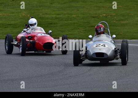 Tom Waterfield, Hillwood FJ, Roger Woodbridge, Volpini FJ, zwanzig Minuten Rennen für die FJHRA/HSCC Historic Formula Junior Championship - Front en Stockfoto