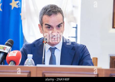 Operations Center Anti-Mafia Investigation Directorate, Catanzaro, Italien, 13. Februar 2023, Roberto Occhiuto Gouverneur von Kalabrien während des italienischen Innenministers Matteo Piantedosi eröffnet ein neues DIA-Zentrum in Catanzaro - Nachrichten Stockfoto