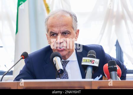 Operations Center Anti-Mafia Investigation Directorate, Catanzaro, Italien, 13. Februar 2023, Matteo Piantedosi Innenminister während des italienischen Innenministers Matteo Piantedosi eröffnet ein neues DIA-Zentrum in Catanzaro - Nachrichten Stockfoto
