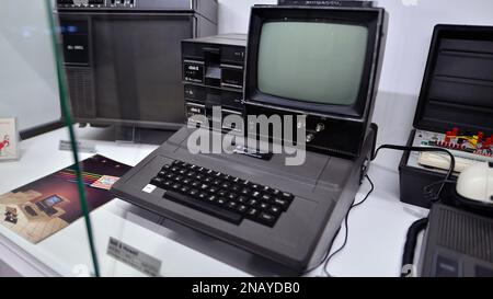 Warschau, Polen. 10. Februar 2023 Im Apple Museum. Bell und Howell Computer. Stockfoto